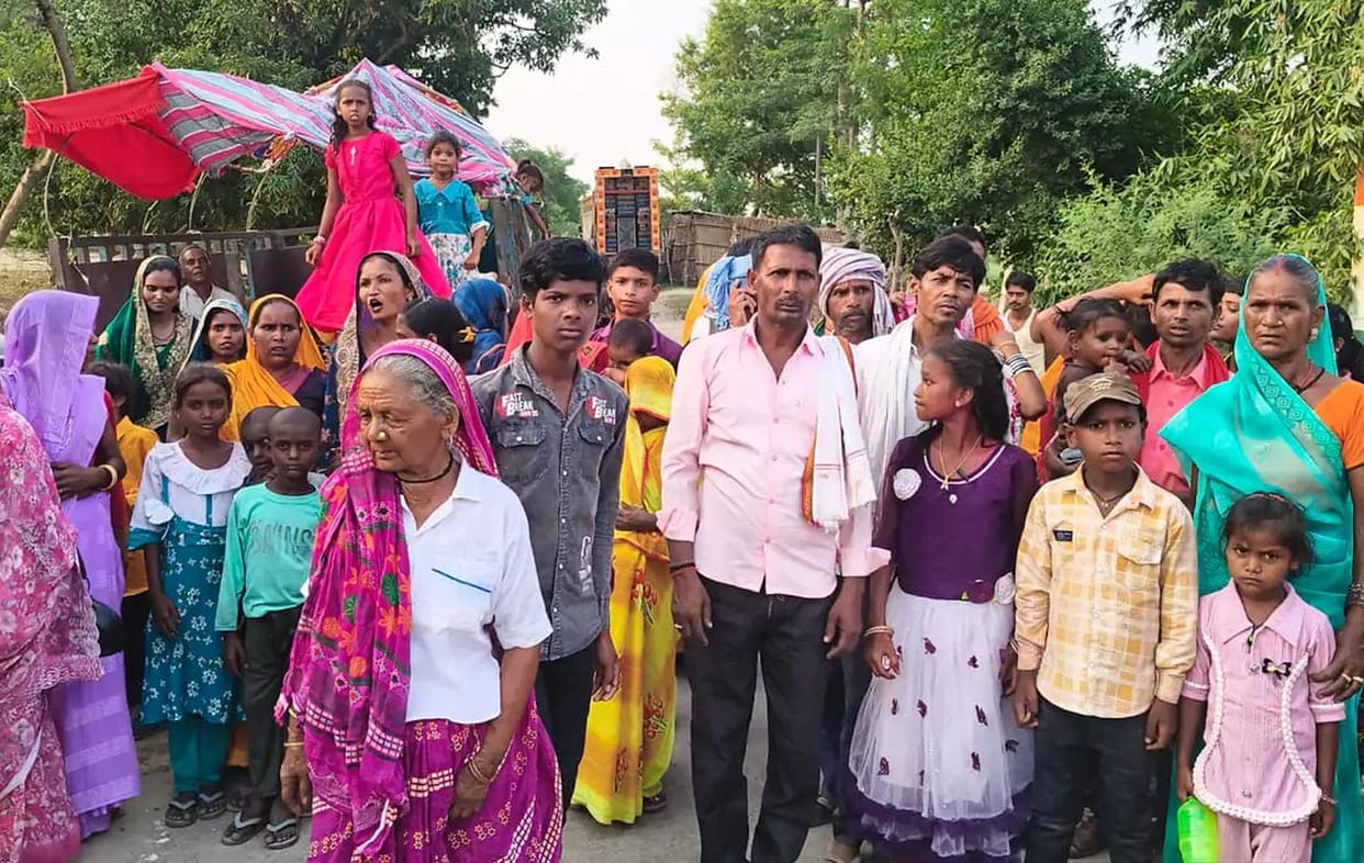 Constable accused of misconduct; Kanwariyas block road and stage protest.