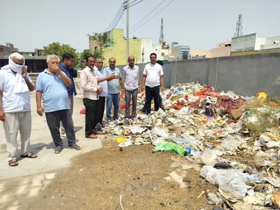 Piles of filth at the vegetable market; commission agents say no facilities provided despite tax collection.
