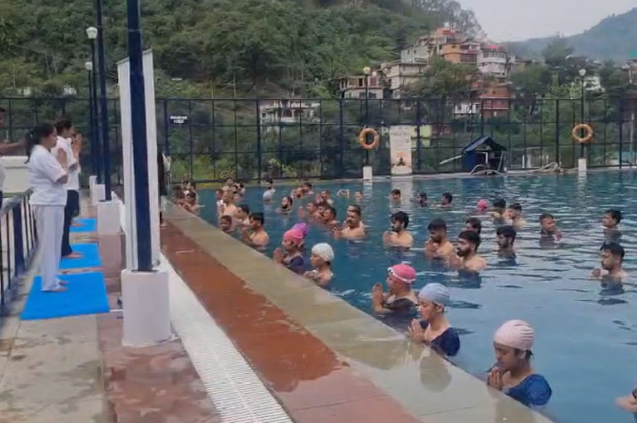 For the first time in Himachal, 100 people practiced yoga in the water.