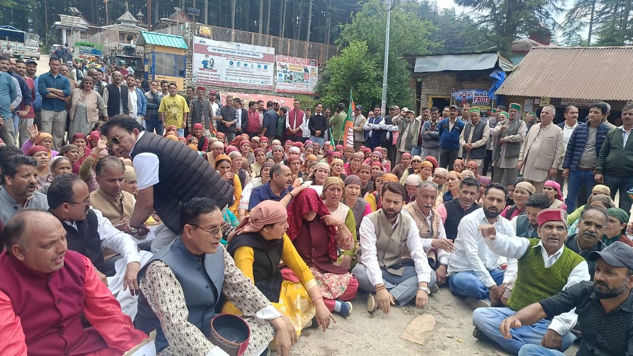BJP staged a protest against the closure of Nankhari College