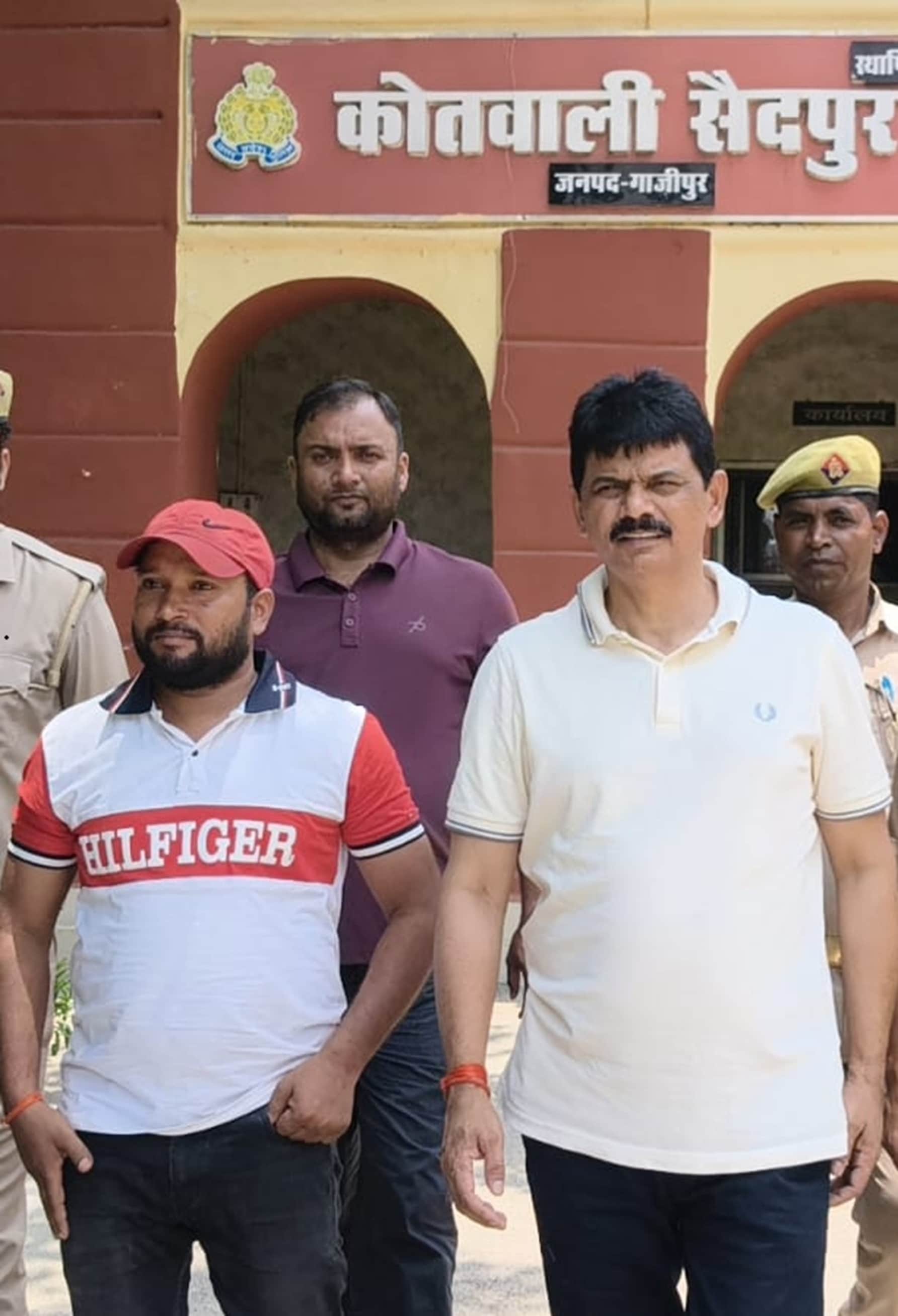 पुलिस गिरफ्त में सैदपुर ब्लॉक प्रमुख हीरा यादव पर हमले के आरोपी। संवाद