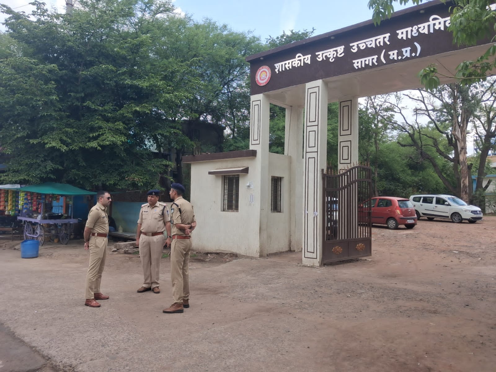 परीक्षा केंद्रों पर खुद पहुंचे एसपी