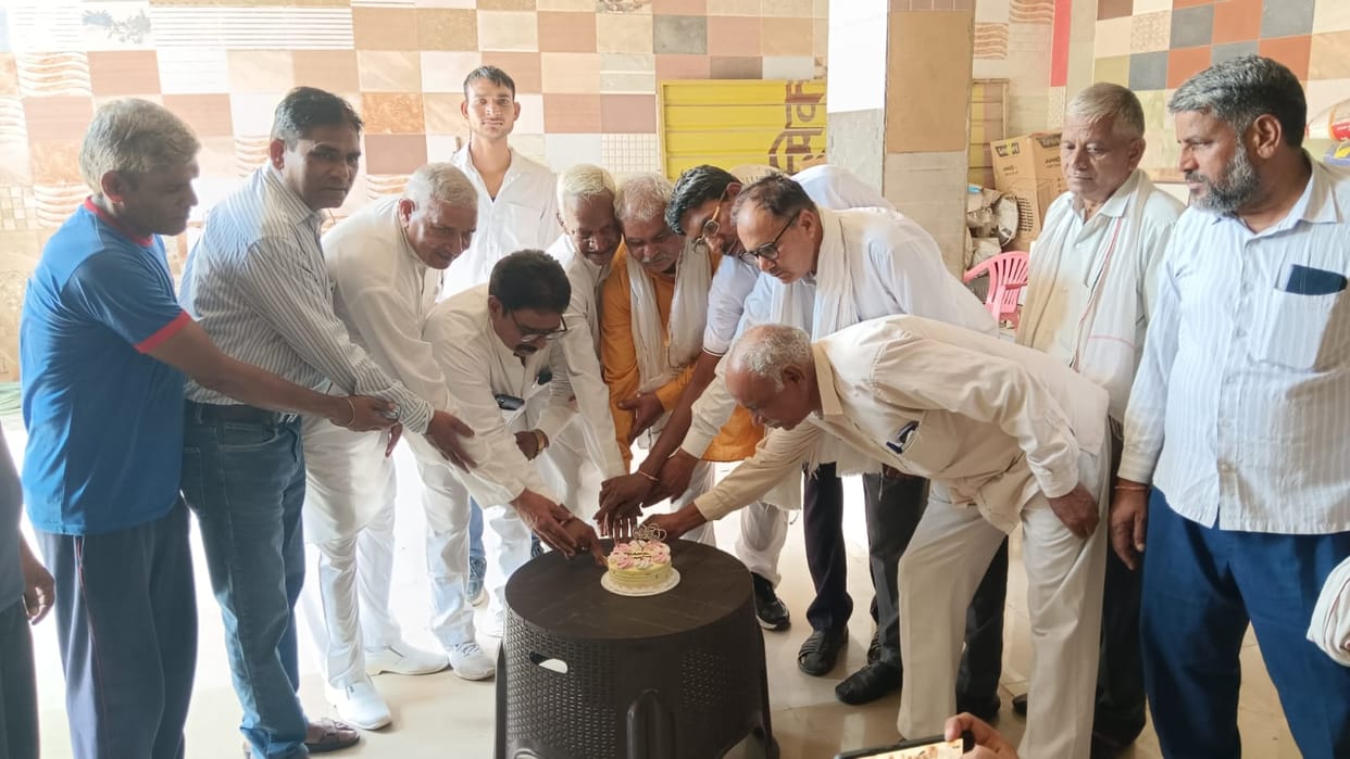 Distributed fruits to the elderly at the old age home.