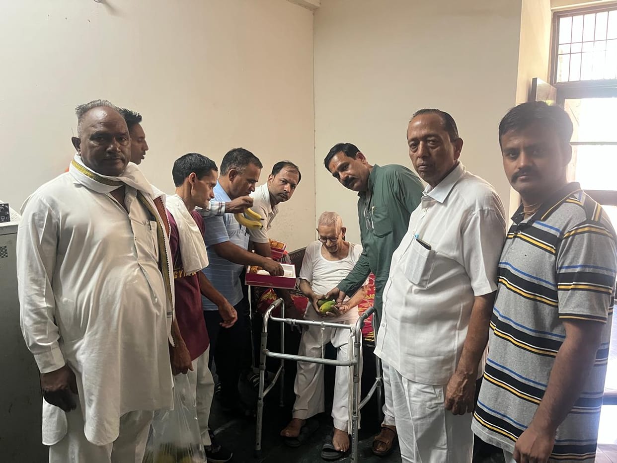 Service activities were carried out at an old age home on Rahul Gandhi's birthday.