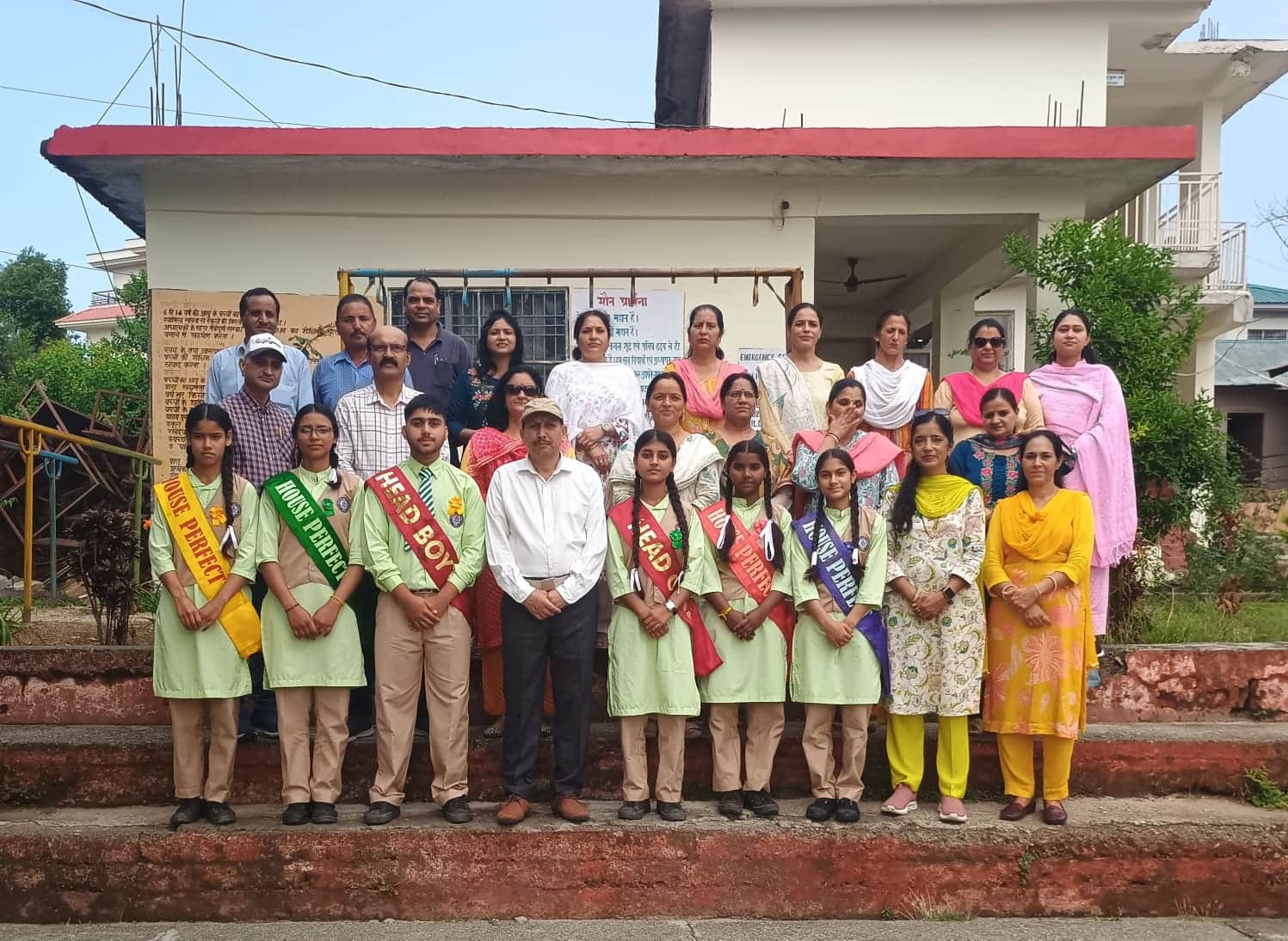 राजकीय वरिष्ठ माध्यमिक पाठशाला अवेरी स्कूल में चुने गए हेड बॉय-गर्ल व विभिन्न सदनों के कप्तान 