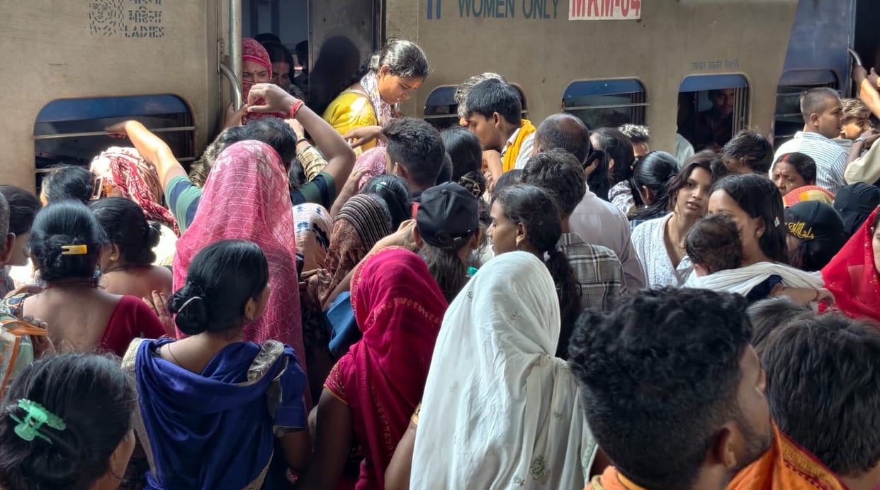 The Rajdhani Express arrived 52 minutes late, while the Patliputra-Ballia MEMU arrived three and a half hours behind schedule.