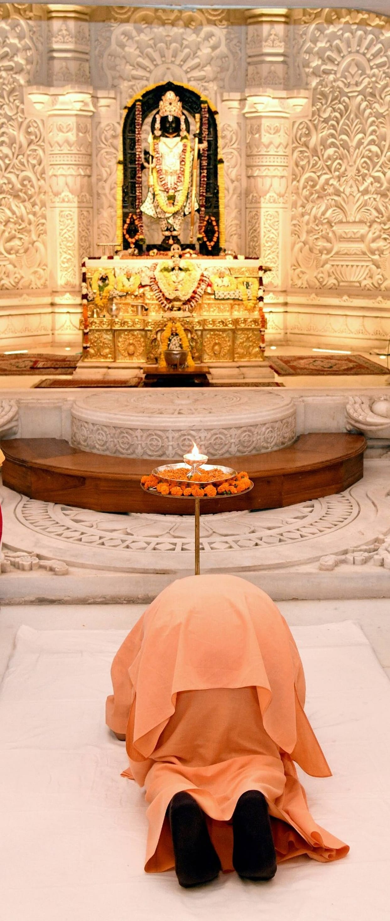 Champat Rai stayed away; Dinendra Das facilitated Chief Minister Yogi's worship ritual