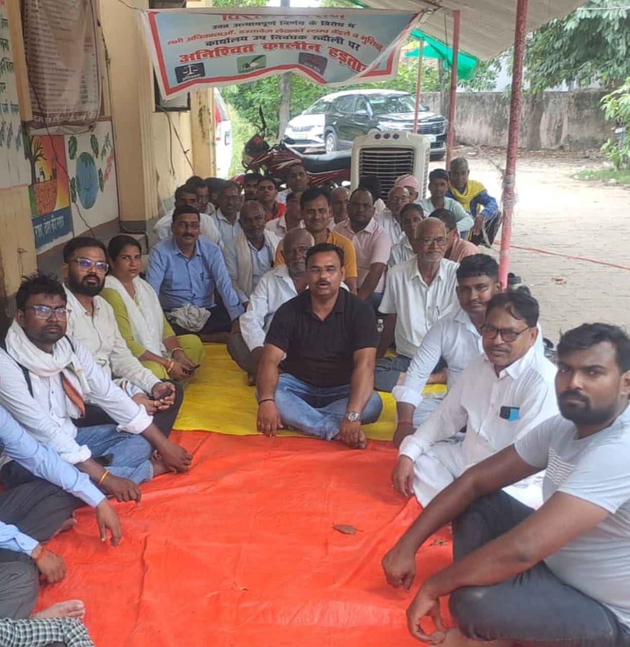 Document Writers' Association remains firm; registration work stalled for five days