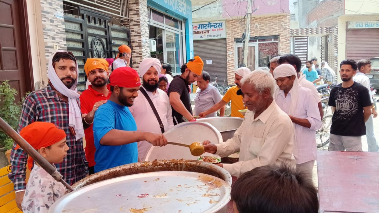 Langar distributed on Martyrs' Day