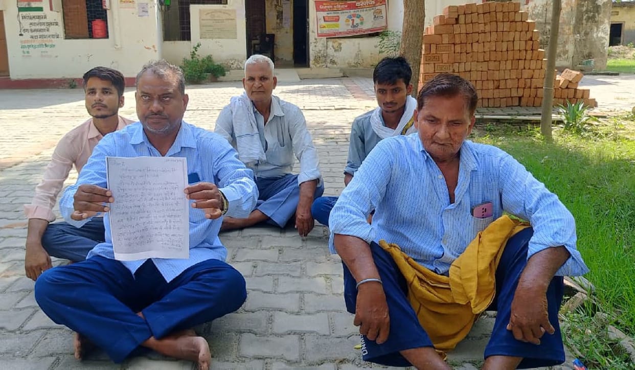 Villagers demonstrated at the block headquarters.