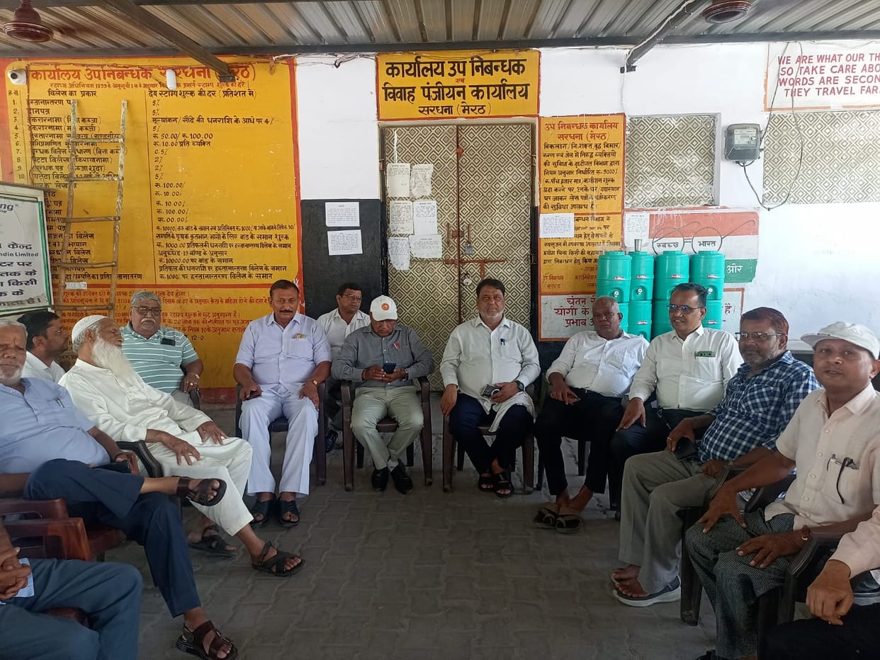 The sit-in protest against e-registration and privatization continued for the eighth day.