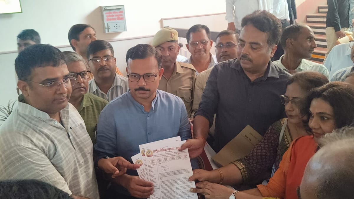 Lucknow News: टीईटी अनिवार्यता के विरोध में उतरे शिक्षक