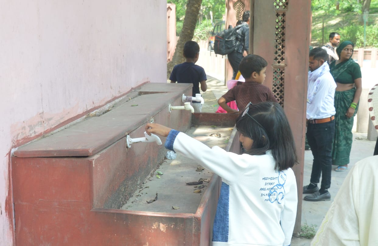 Both RO plants at the Taj's western gate shut down; tourists left longing for water.