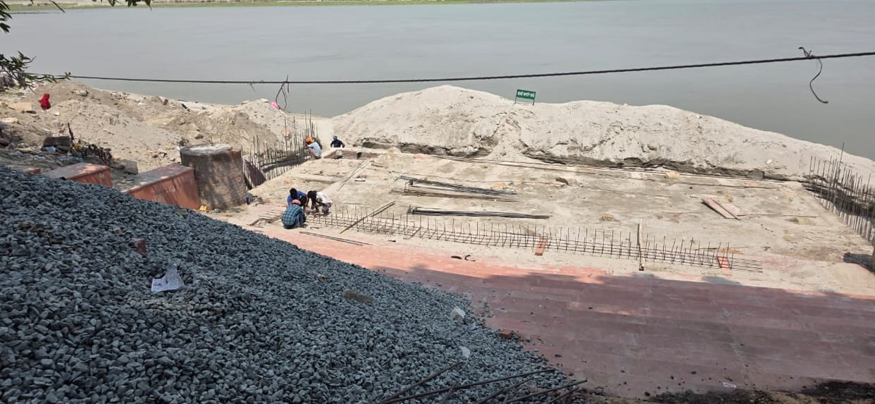 Eleven ghats, including Gauri Shankar, Janaki, and Hanumangarhi Ghat, are being constructed in Dohrighat.