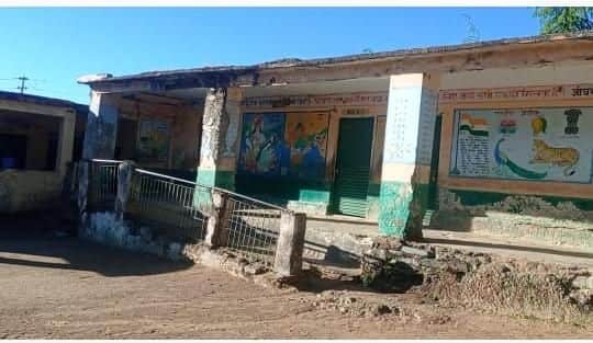 देवामानल स्कूल का खस्ताहाल भवन। स्रोत: ग्रामीण