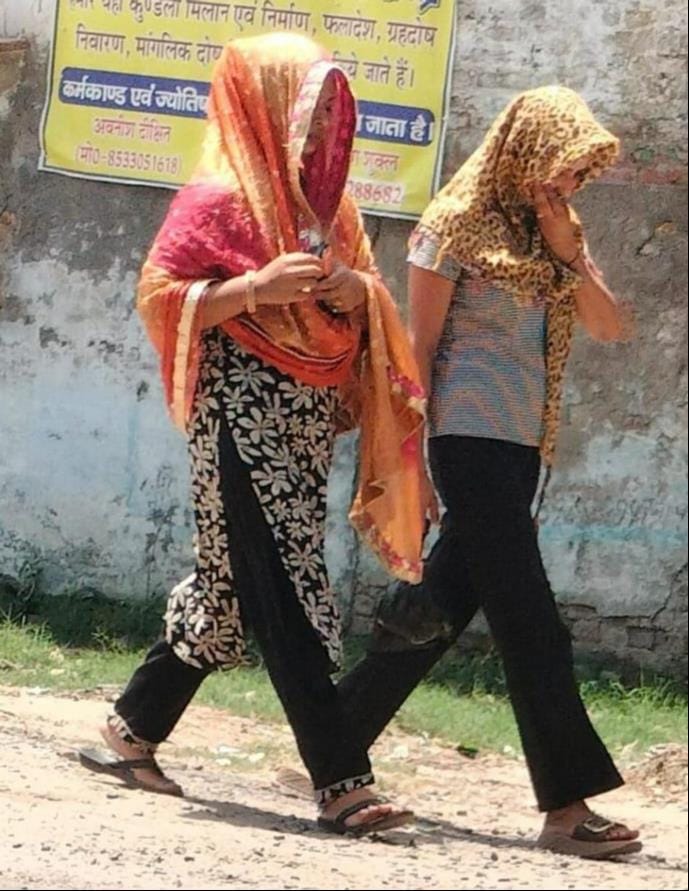 Hot winds scorched; maximum temperature reached 42 degrees.