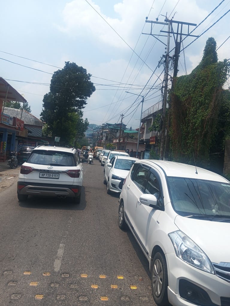 Traffic jam from Badol to Siddhpur during the swearing-in ceremony.