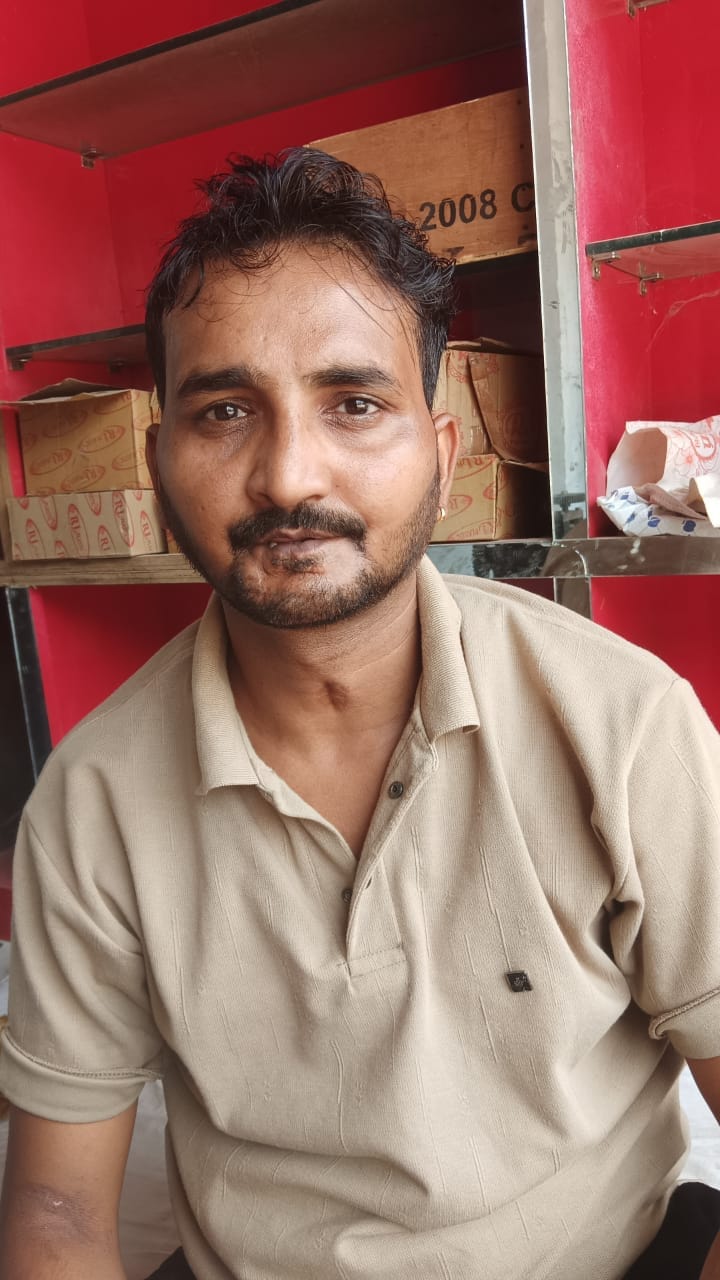 Lack of public toilets in Pashchimsharira market; women and traders face increased difficulties.