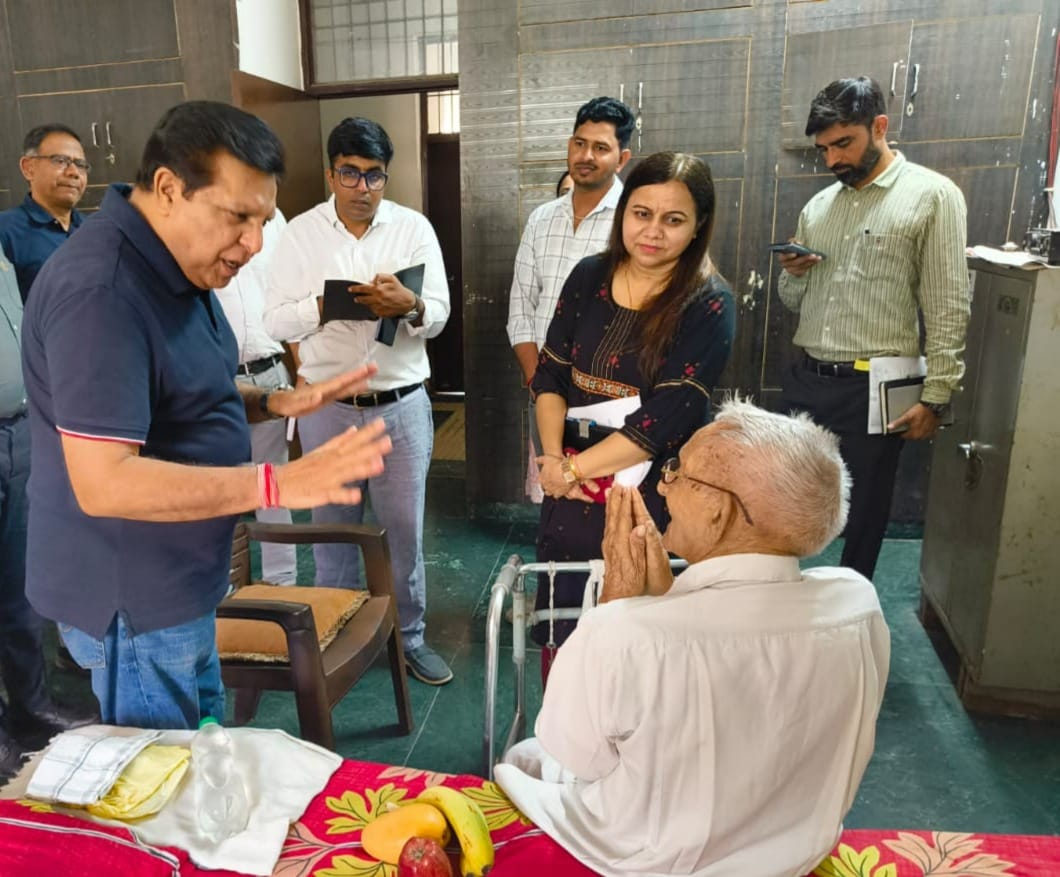 HHRC Chairperson inspects old age home; issues directives to improve arrangements.