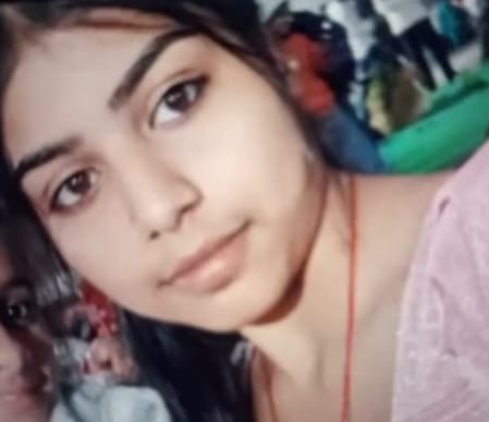 Body of Class 11 student found hanging; father says wife was refusing to send their daughter along with him.
