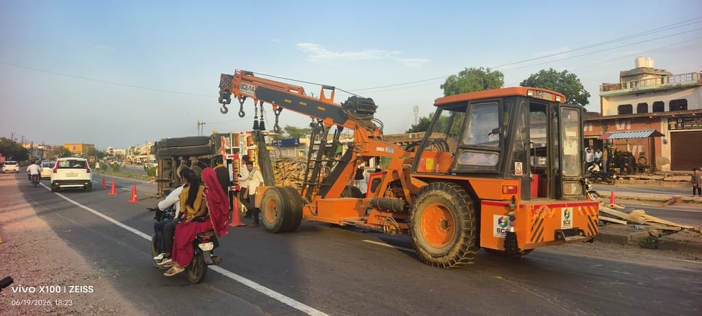 Trailer overturns on highway, traffic disrupted