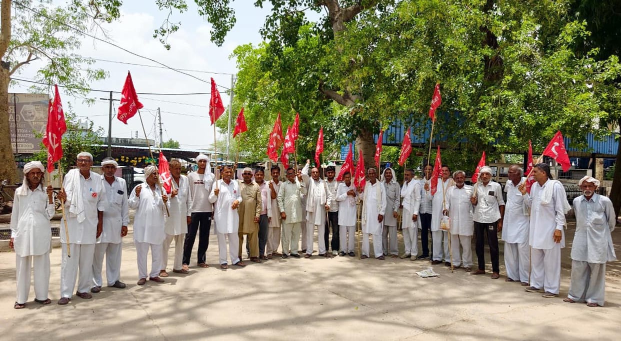 CPI(M) protests against rising inflation