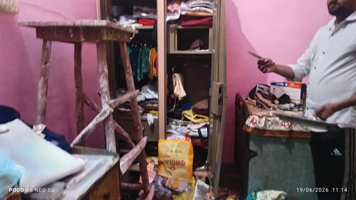 16 lakh rupees stolen from contractor's house in Bhilawati village, thieves took away 10.25 lakh rupees and jewellery, police engaged in search