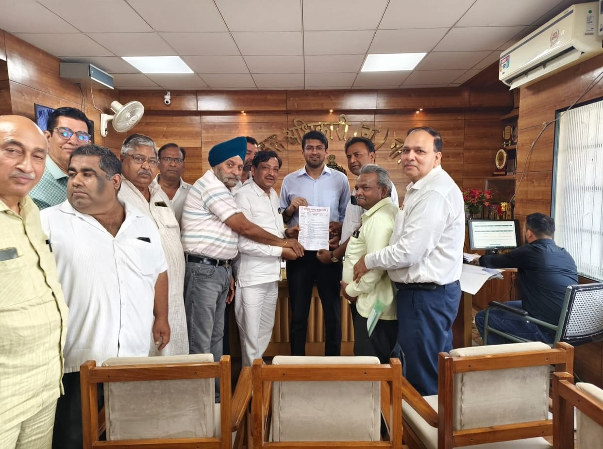 Memorandum submitted to SDM in protest against polythene challan