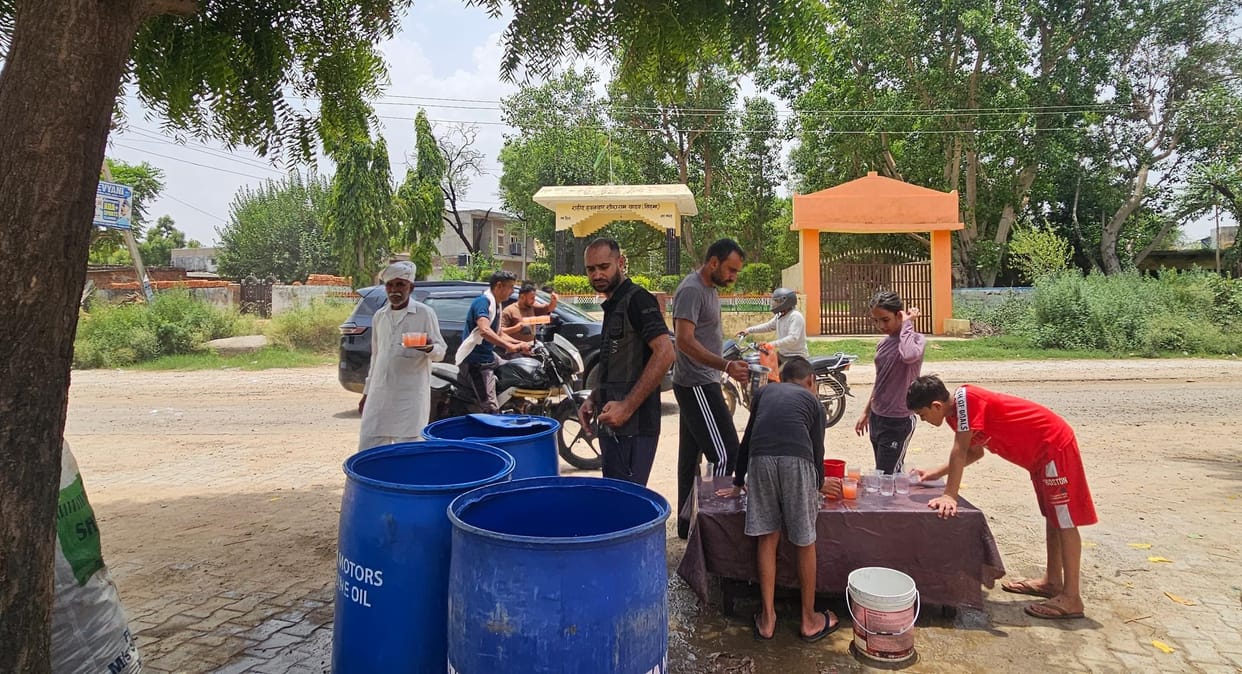 Fulfilled social responsibility by setting up a Chabeel free cold drink stall