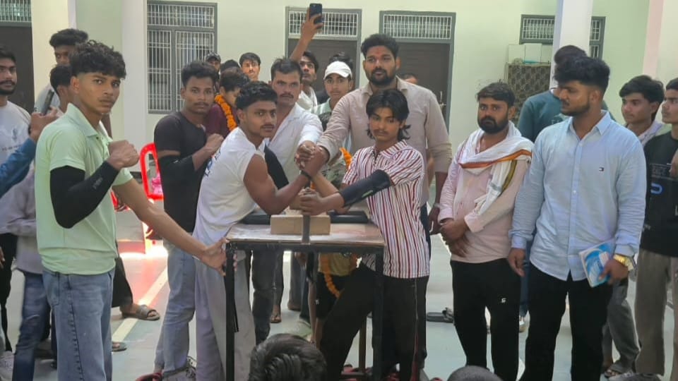 Jhansi's Naitik emerges as the winner in the arm-wrestling competition.