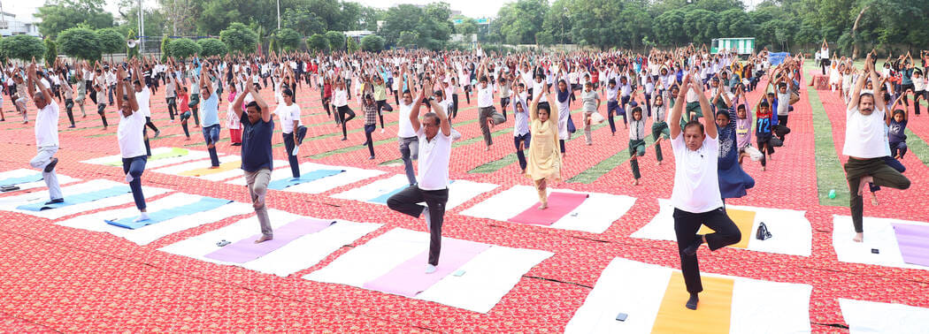 Five thousand people will perform yoga together today