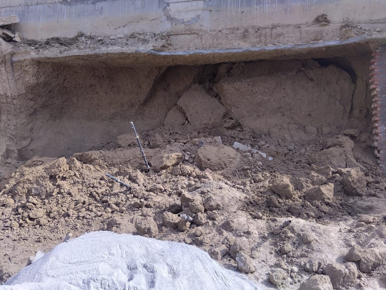 Soil collapsed during basement excavation at a factory under construction; one worker died.