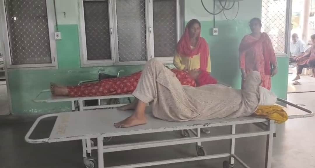 कुनाला गांव में हुई मारपीट मामले में घायल महिलाएं क्षेत्रीय अस्पातल बिलासपुर में भर्ती। स्रोत: 