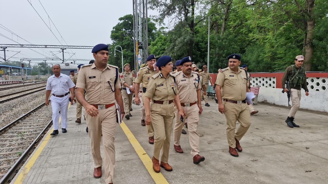 कठुआ रेलवे स्टेशन पर सुरक्षा प्रबंधों की डीजी आरपीएफ ने की समीक्षास्रोत संवाद