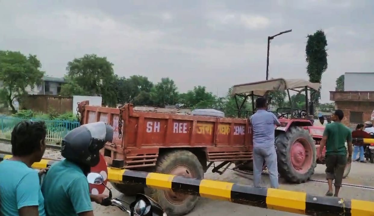 Gateman summoned to Lucknow; search for tractor intensified.