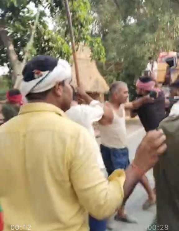 Two brothers injured in assault on NH-31; FIR registered against six people.