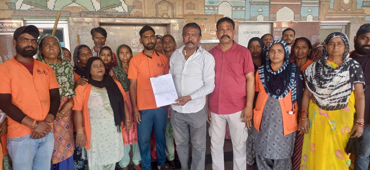 Employees on strike; sanitation work halted.
