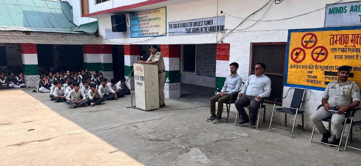 From substance abuse to cyber fraud, the police in Ramshahr sensitized students.