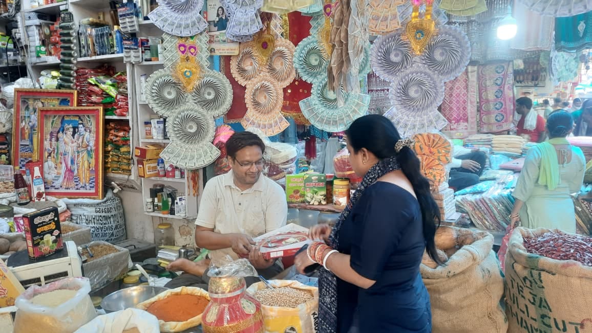 The market's glory returned during the wedding season
