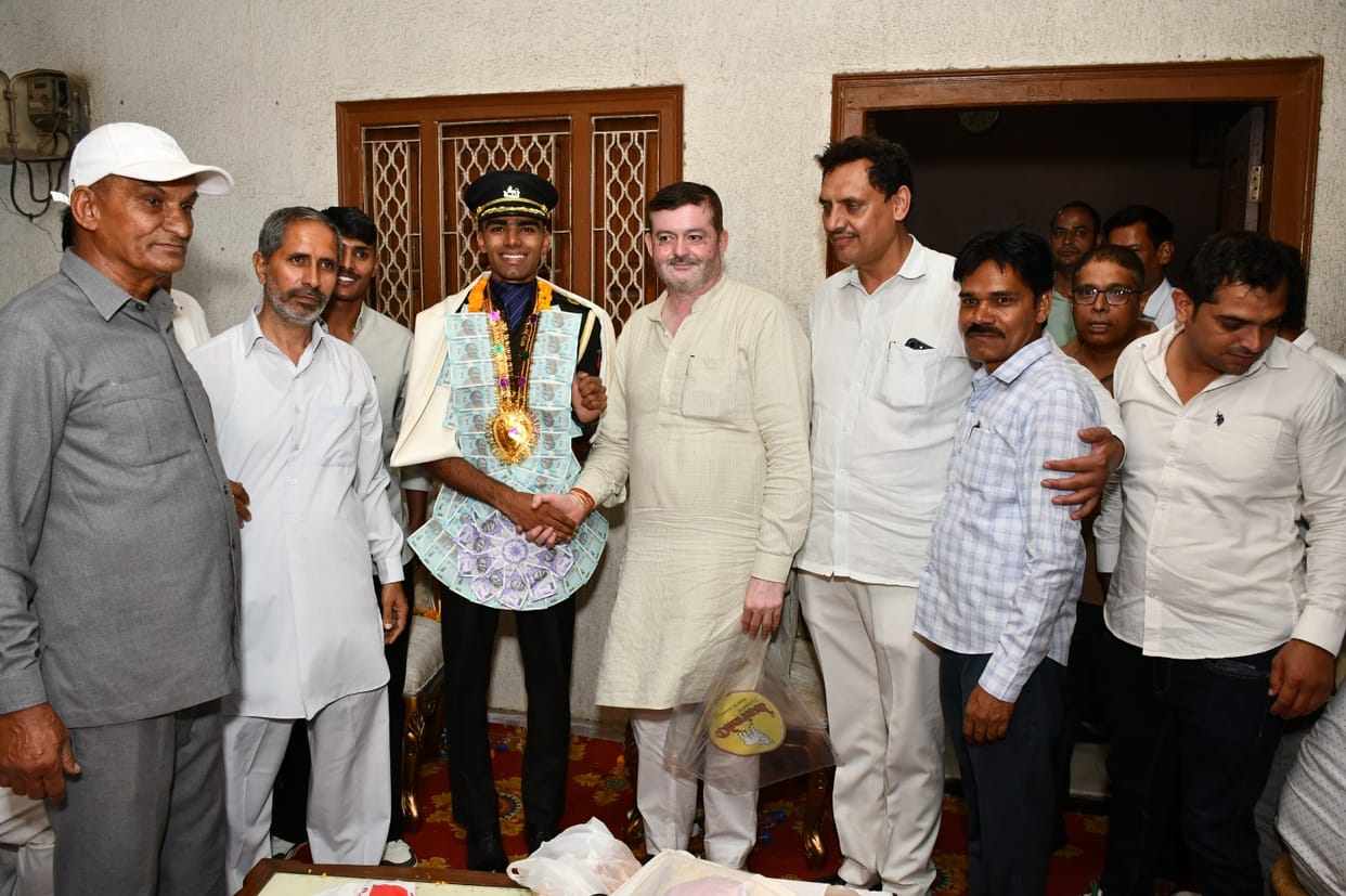 Puneet Rathi becomes a Lieutenant in the Indian Army.