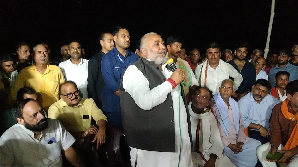 Hunger strike called off after 11 days following Transport Minister's assurance.