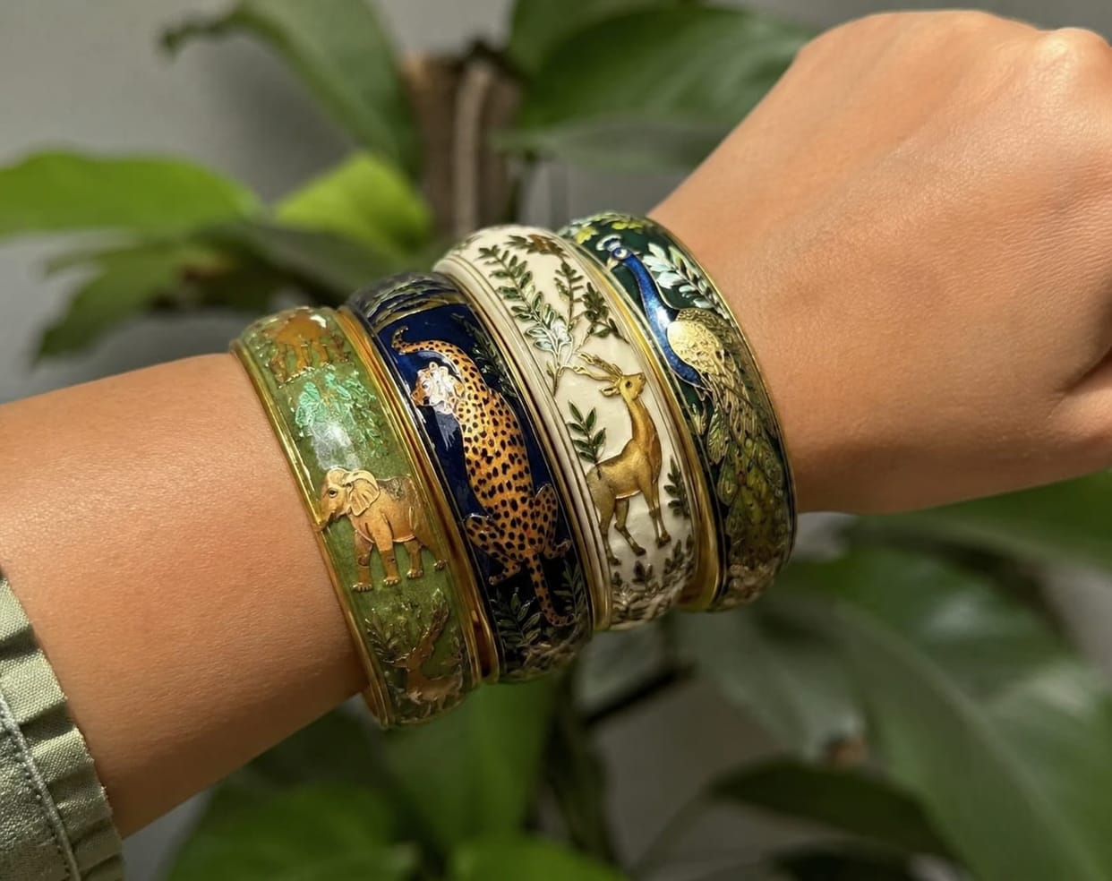 Fashion has changed: Wildlife bracelets adorn women's wrists, shopping has begun as soon as the wedding season arrives, and the designs are attracting attention.