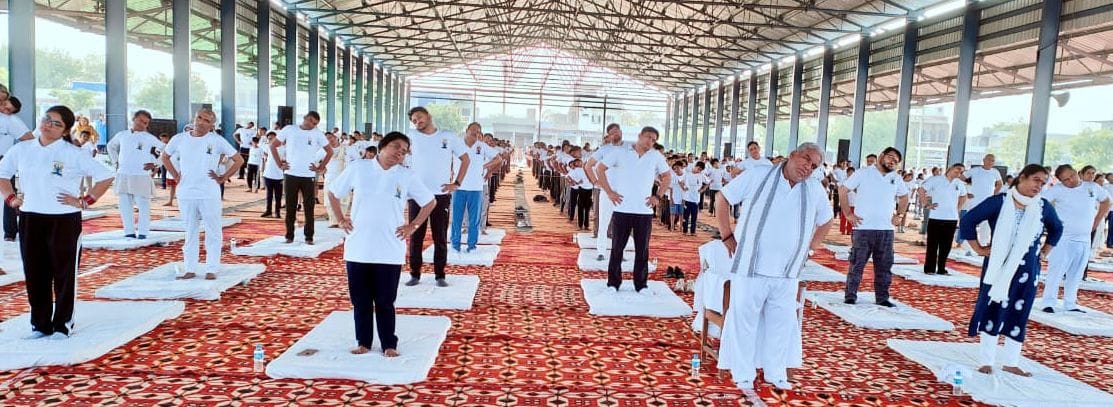 Message of healthy life echoed on Yoga Day, pledge taken for drug-free Haryana
