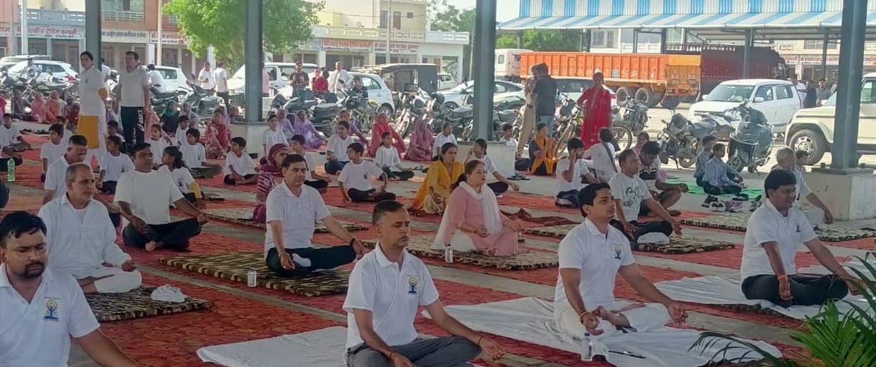 Chairman Captain Yogesh Bairagi explained the importance of yoga.