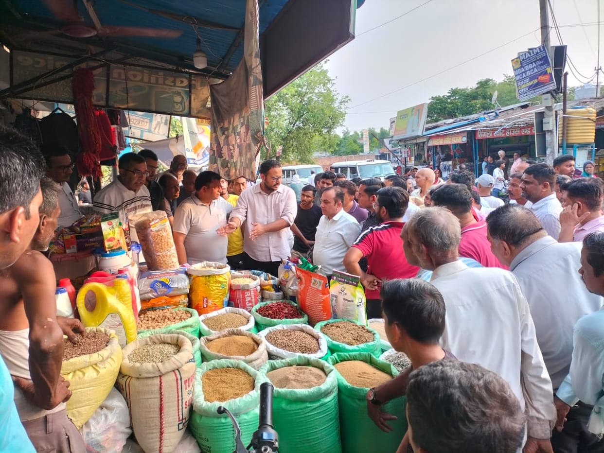 Warning to remove encroachments within a week