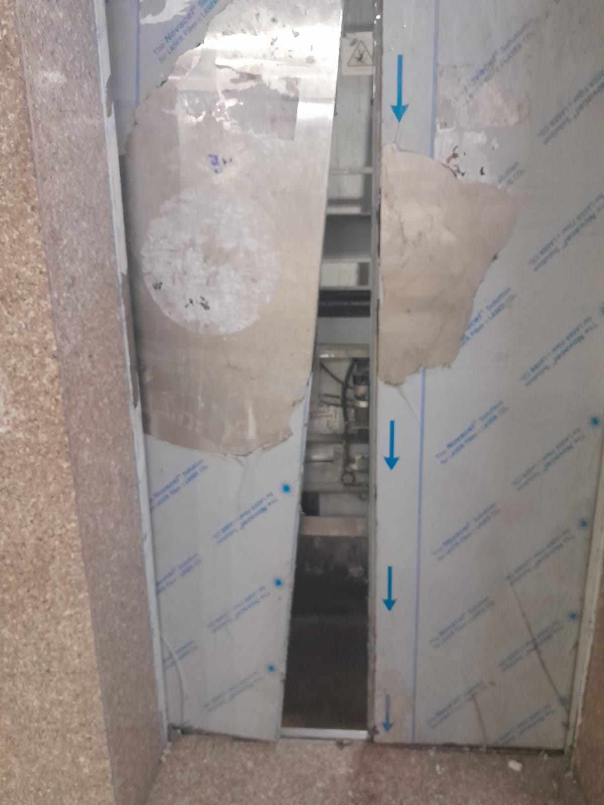 Lift stuck in court complex; four people rescued after breaking open the door.