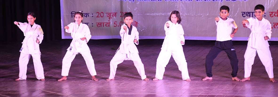 Lucknow News: बच्चों ने नाटक और नृत्य से मन मोहा