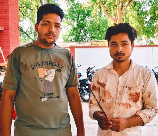 Attempted theft in broad daylight; two brothers attacked after resisting