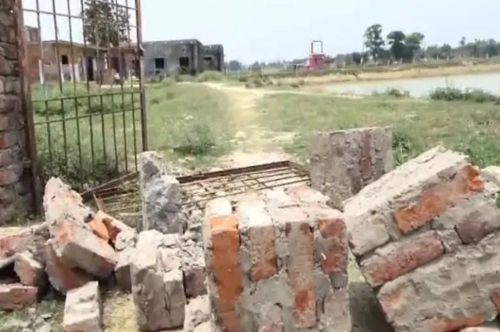 Child dies after gate of Amrit Sarovar pond collapses.