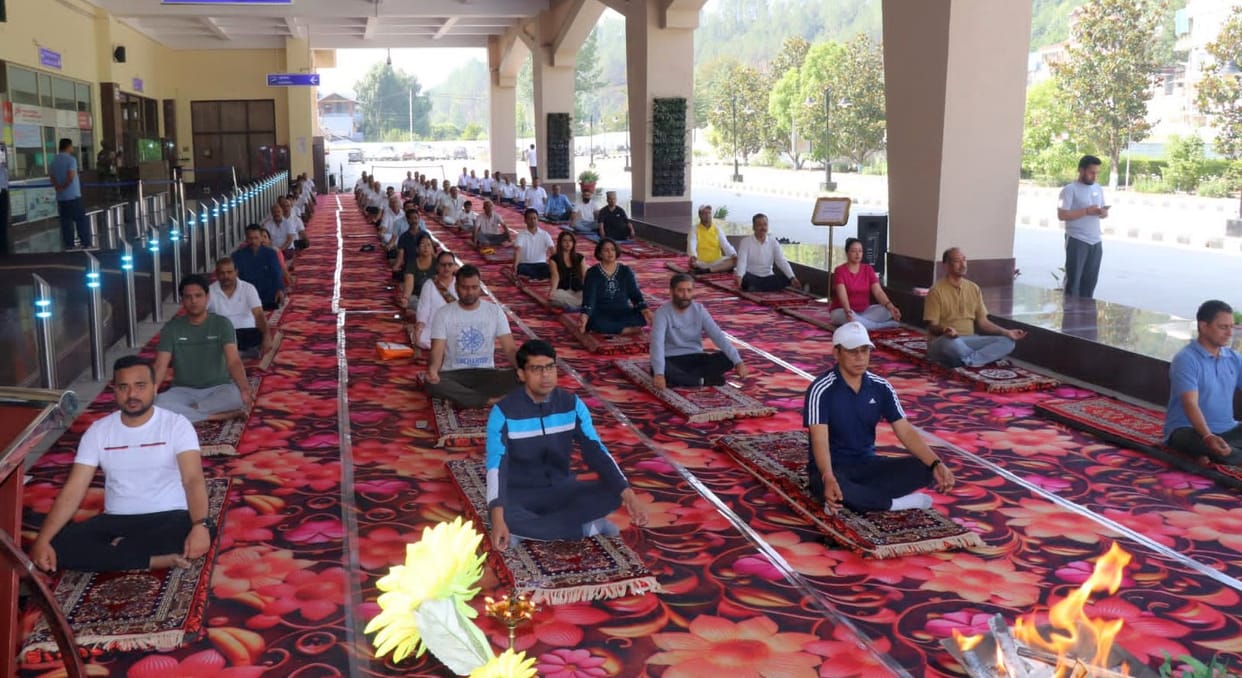 Yoga awakens the powers within: Bihari
